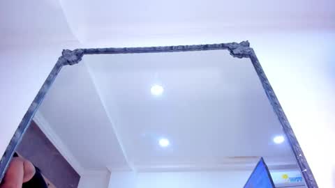 Snapshot of rianamanson chatting on 10.28.25 Riana online show from 10.28.25