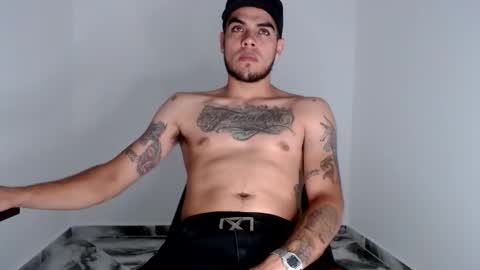 Snapshot of riancum chatting on 11.23.25 juan online show from 11.23.25