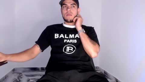 Snapshot of riancum chatting on 11.28.25 juan online show from 11.28.25