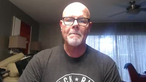 Snapshot of rich32937 chatting on 10.26.25 rich32937 online show from 10.26.25