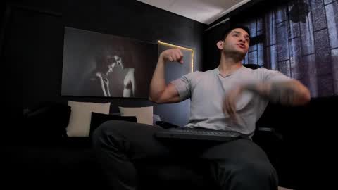 Snapshot of richard_milleer chatting on 02.10.25 Ricardo online show from 02.10.25