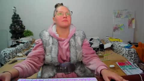 Anna - not anna - right Anna  online show from 02.08.26