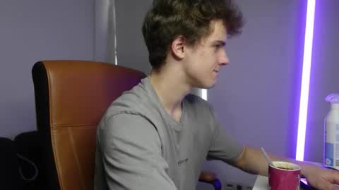 Snapshot of ricky_becko chatting on 09.21.25 RICKY BECKO online show from 09.21.25