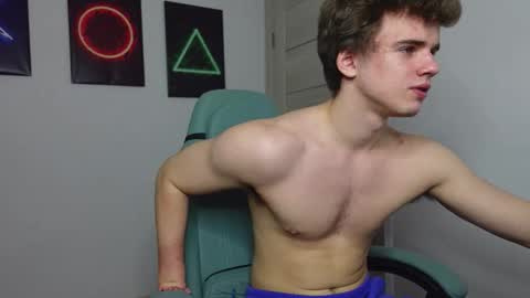 Snapshot of ricky_becko chatting on 09.29.25 RICKY BECKO online show from 09.29.25