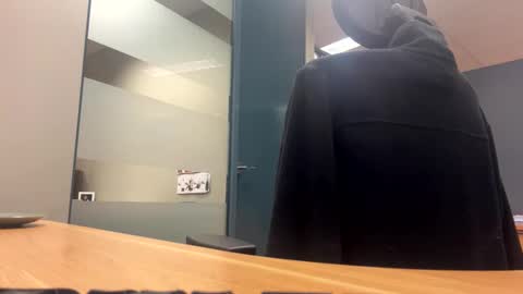 Ricoh7373 exhibitionist cum aussie thickcock online show from 04.07.26