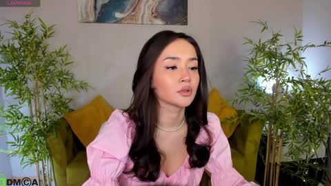 Layla online show from 04.04.26