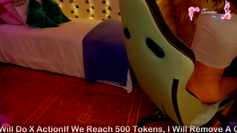 Independent model online show from 01.31.25