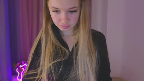 Snapshot of riinaaa chatting on 09.19.25 Rina online show from 09.19.25