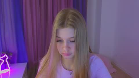 Snapshot of riinaaa chatting on 10.19.25 Rina online show from 10.19.25