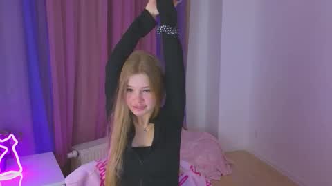 Snapshot of riinaaa chatting on 10.27.25 Rina online show from 10.27.25