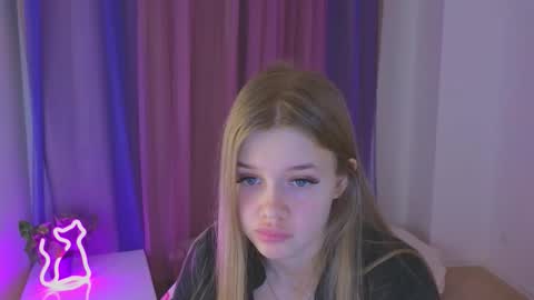 Snapshot of riinaaa chatting on 10.28.25 Rina online show from 10.28.25