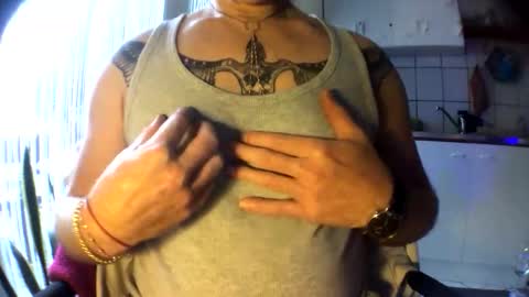 Snapshot of riod_rainforest_1983 chatting on 11.11.25 Rotrigo online show from 11.11.25