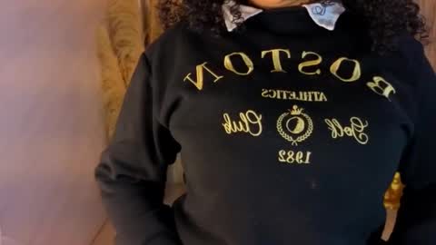 Snapshot of risada_temptation_s chatting on 11.26.25 Risada online show from 11.26.25