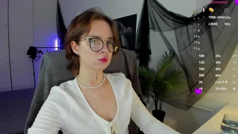 Snapshot of risosweet chatting on 05.05.26 Alice online show from 05.05.26