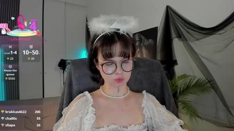 Snapshot of risosweet chatting on 05.27.26 Alice online show from 05.27.26