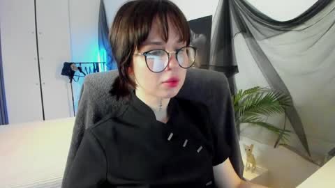 Snapshot of risosweet chatting on 06.02.26 Alice online show from 06.02.26