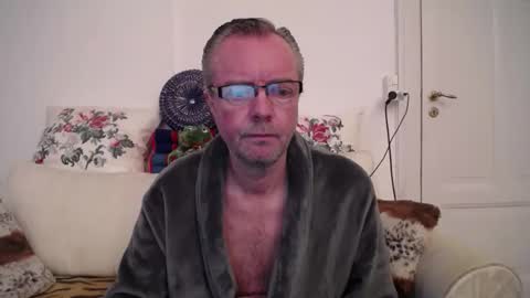 Snapshot of risras chatting on 04.04.26 RisRas online show from 04.04.26