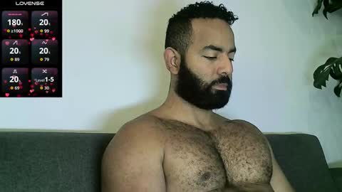 Snapshot of roa32sebas chatting on 11.27.25 SebasRoa online show from 11.27.25