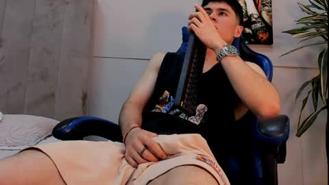 Snapshot of roan_birkin chatting on 06.08.26 Roan Birkin online show from 06.08.26