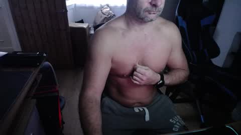 Snapshot of rob28101 chatting on 11.18.25 rob online show from 11.18.25