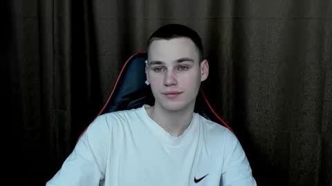 robert10211 online show from 01.08.25