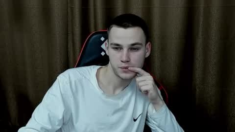 robert10211 online show from 01.11.25