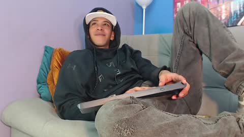 robert_kingg online show from 12.22.24