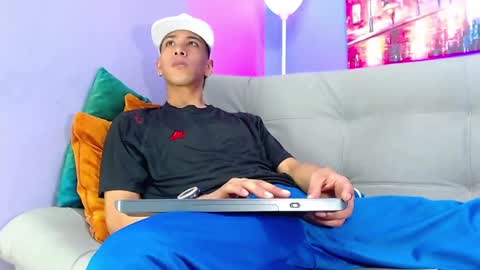 robert_kingg online show from 02.06.25