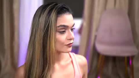 Snapshot of robertarosetti chatting on 11.21.25 Roberta online show from 11.21.25