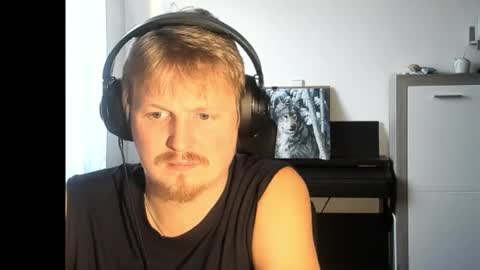 Snapshot of robirt5 chatting on 10.31.25 Bob online show from 10.31.25