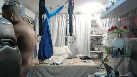 Snapshot of robotjojo1888 chatting on 02.25.26 cazador 99 online show from 02.25.26