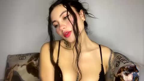 Samantha Estephania  online show from 01.30.25