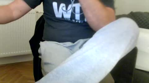 Snapshot of rocomale chatting on 10.30.25 rocomale online show from 10.30.25