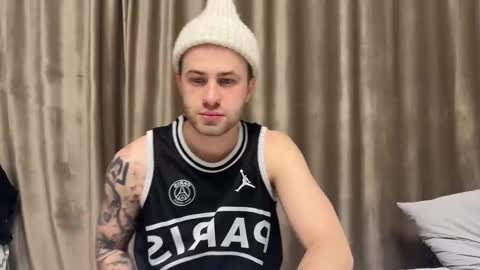Snapshot of rodrigoveira chatting on 11.02.25 Rodrigo online show from 11.02.25