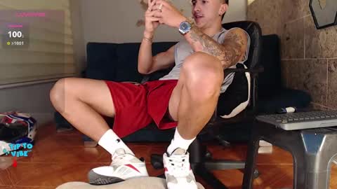 Snapshot of rogert_xx chatting on 12.11.24 Rogert online show from 12.11.24