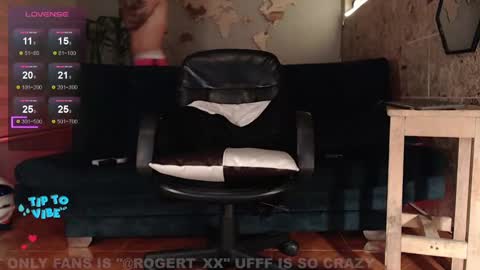 Snapshot of rogert_xx chatting on 02.28.25 Rogert online show from 02.28.25