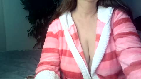 Snapshot of roisierios chatting on 11.15.25 Rosie Rios online show from 11.15.25