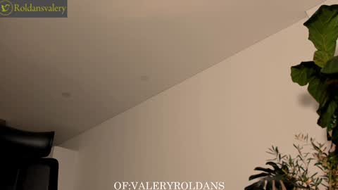 Valery Roldans online show from 12.22.24