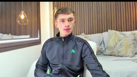 Snapshot of rolito18_ chatting on 02.23.25 twink juli online show from 02.23.25