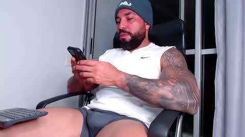 Snapshot of roman_muscle_ chatting on 02.25.25 Roman online show from 02.25.25