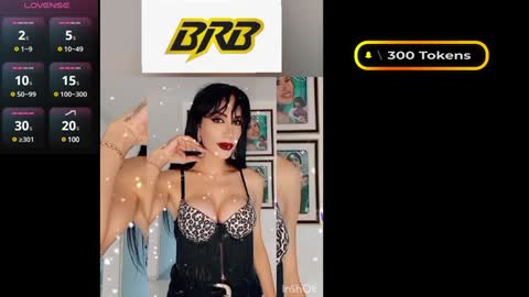 Snapshot of romynahot chatting on 12.17.24 Romyna online show from 12.17.24