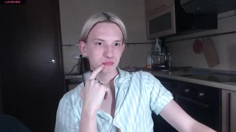 Snapshot of ron_vilss chatting on 09.22.25 Ron online show from 09.22.25