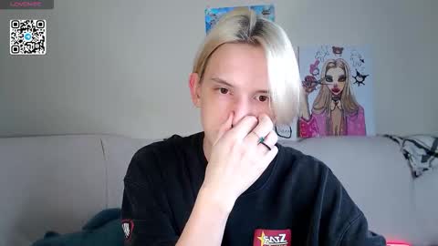 Snapshot of ron_vilss chatting on 09.30.25 Ron online show from 09.30.25