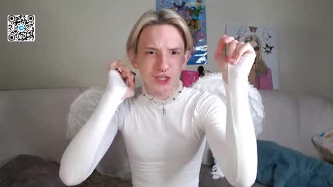 Snapshot of ron_vilss chatting on 10.04.25 Ron online show from 10.04.25