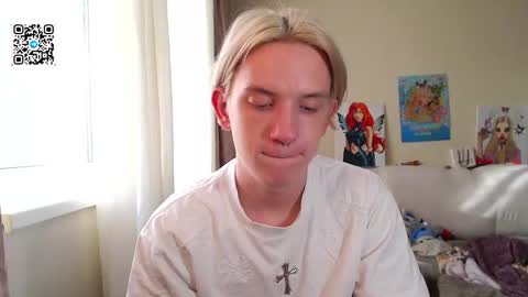 Snapshot of ron_vilss chatting on 10.22.25 Ron online show from 10.22.25