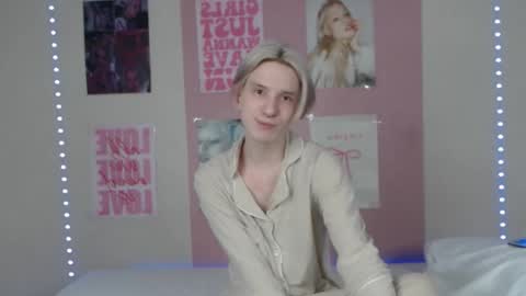 Snapshot of ron_vilss chatting on 02.11.26 Ron online show from 02.11.26