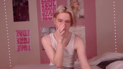 Snapshot of ron_vilss chatting on 02.12.26 Ron online show from 02.12.26