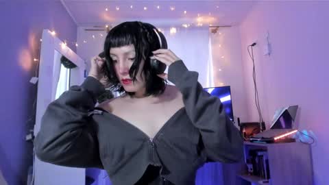 Twelve 3 Inst Twelve 312002 Twitter Room312 2002 online show from 12.26.24