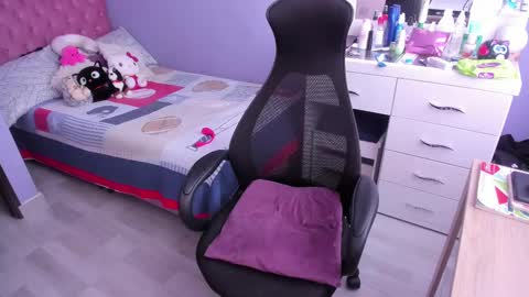 Twelve 3 Inst Twelve 312002 Twitter Room312 2002 online show from 02.15.25