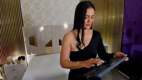 Snapshot of rosalind_tay chatting on 09.27.25 ROSALIN online show from 09.27.25